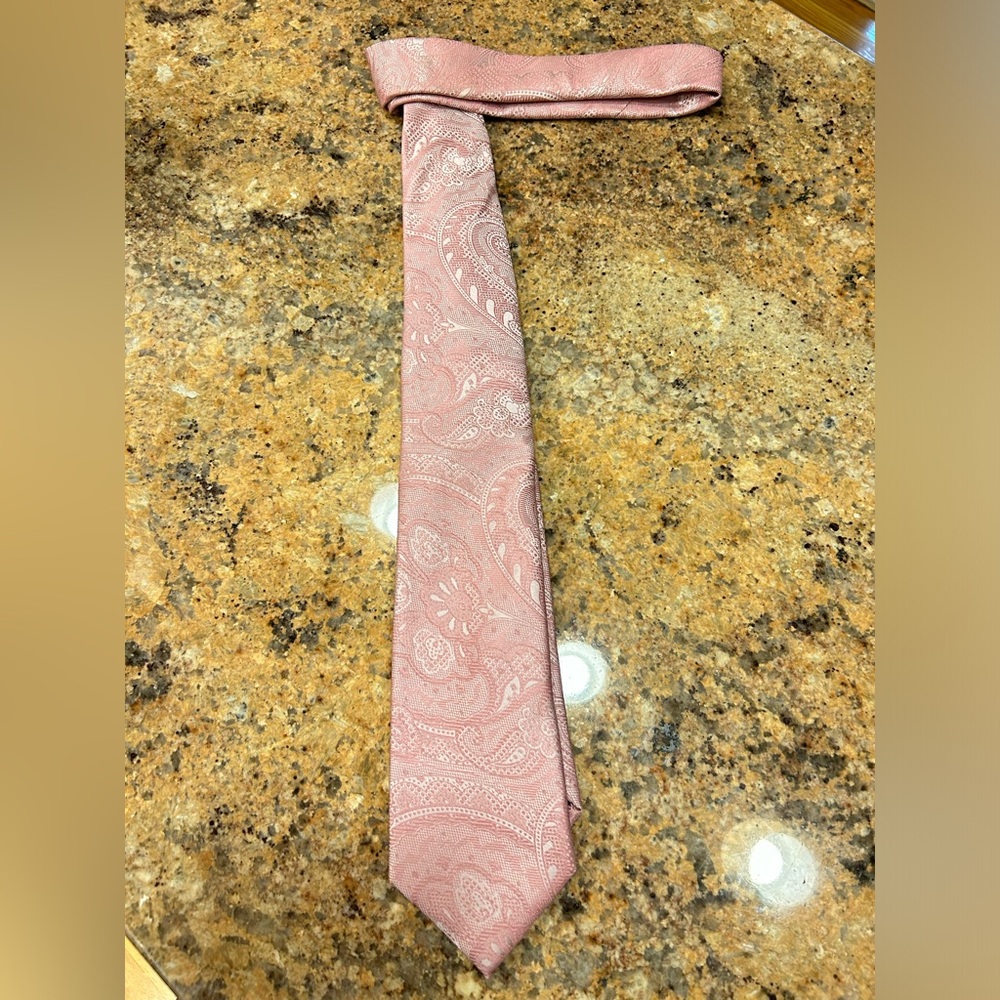 Synrgy Extra Long Pink Paisley Tie